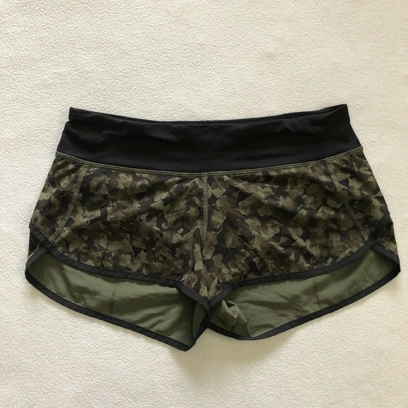 Lululemon Mystic Jungle Fatigue Green Black Camo Print 2.5" Run Speed Shorts 6
